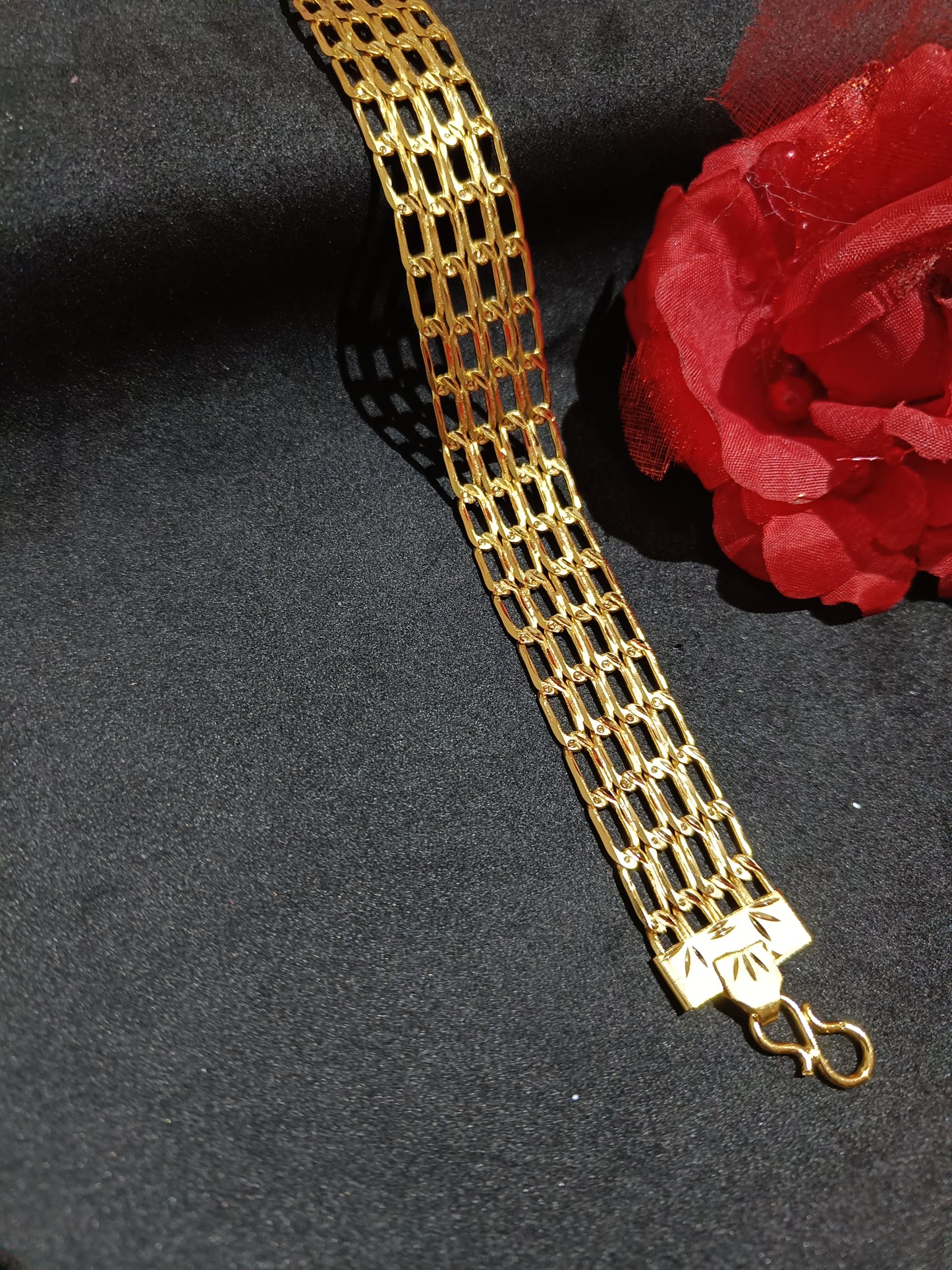 200 miligram Gold Plated Broad Heavy Bracelet