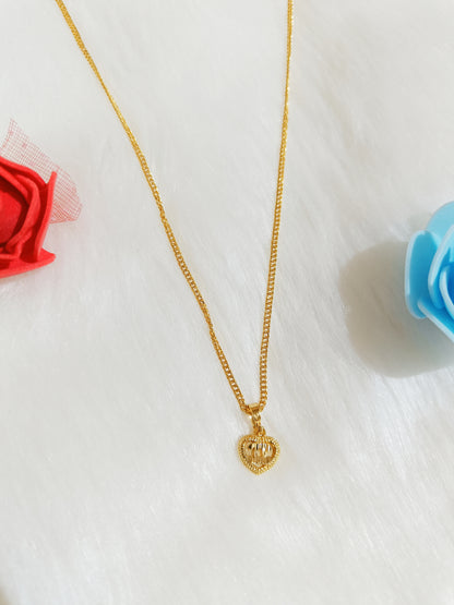 Gold plated pleasing design necklace for women